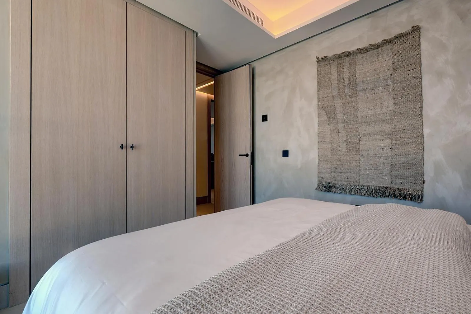 Luxury Beach Front 2 Bed Apartment In Malaga Towers 0*,  Spain