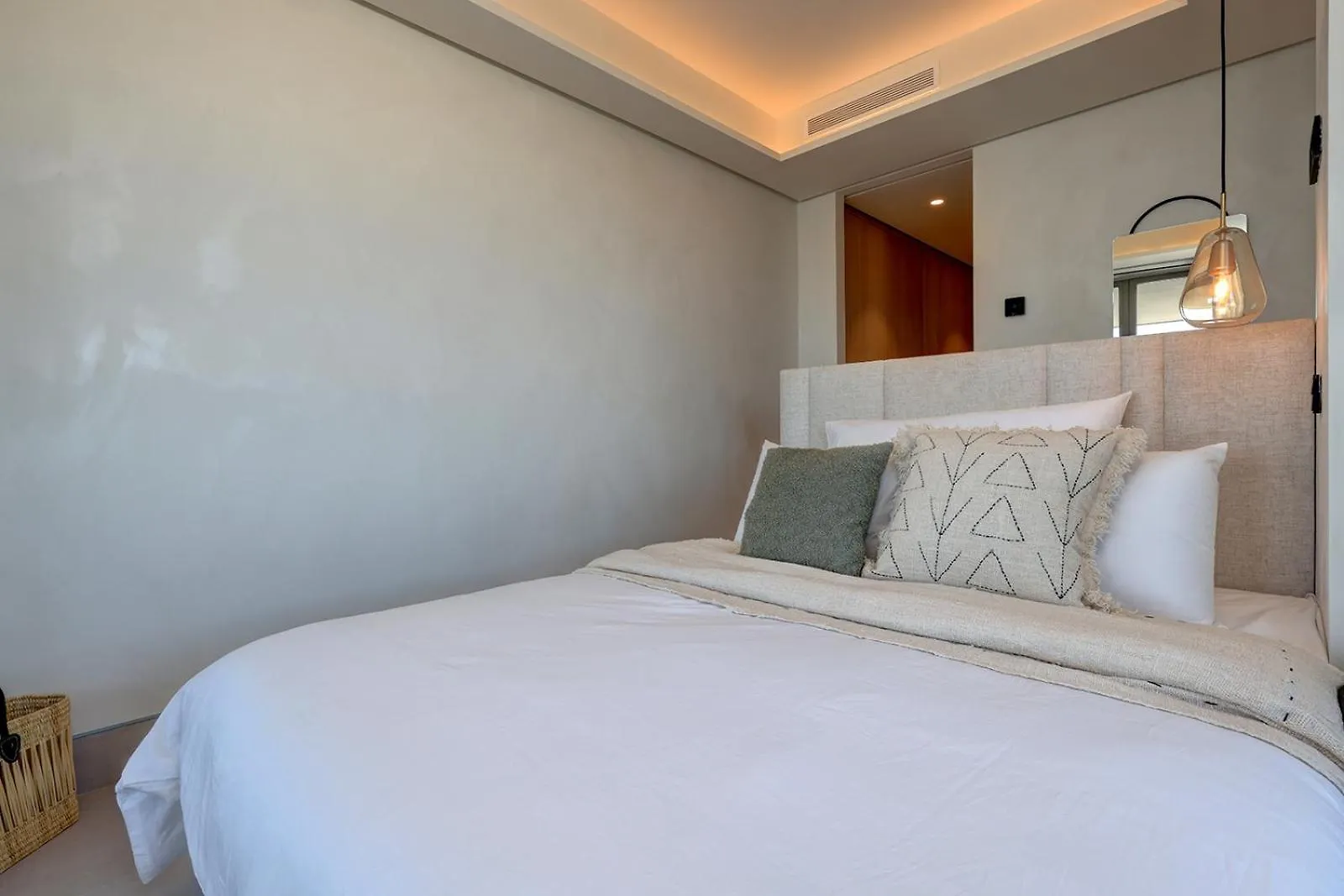 Luxury Beach Front 2 Bed Apartment In Malaga Towers