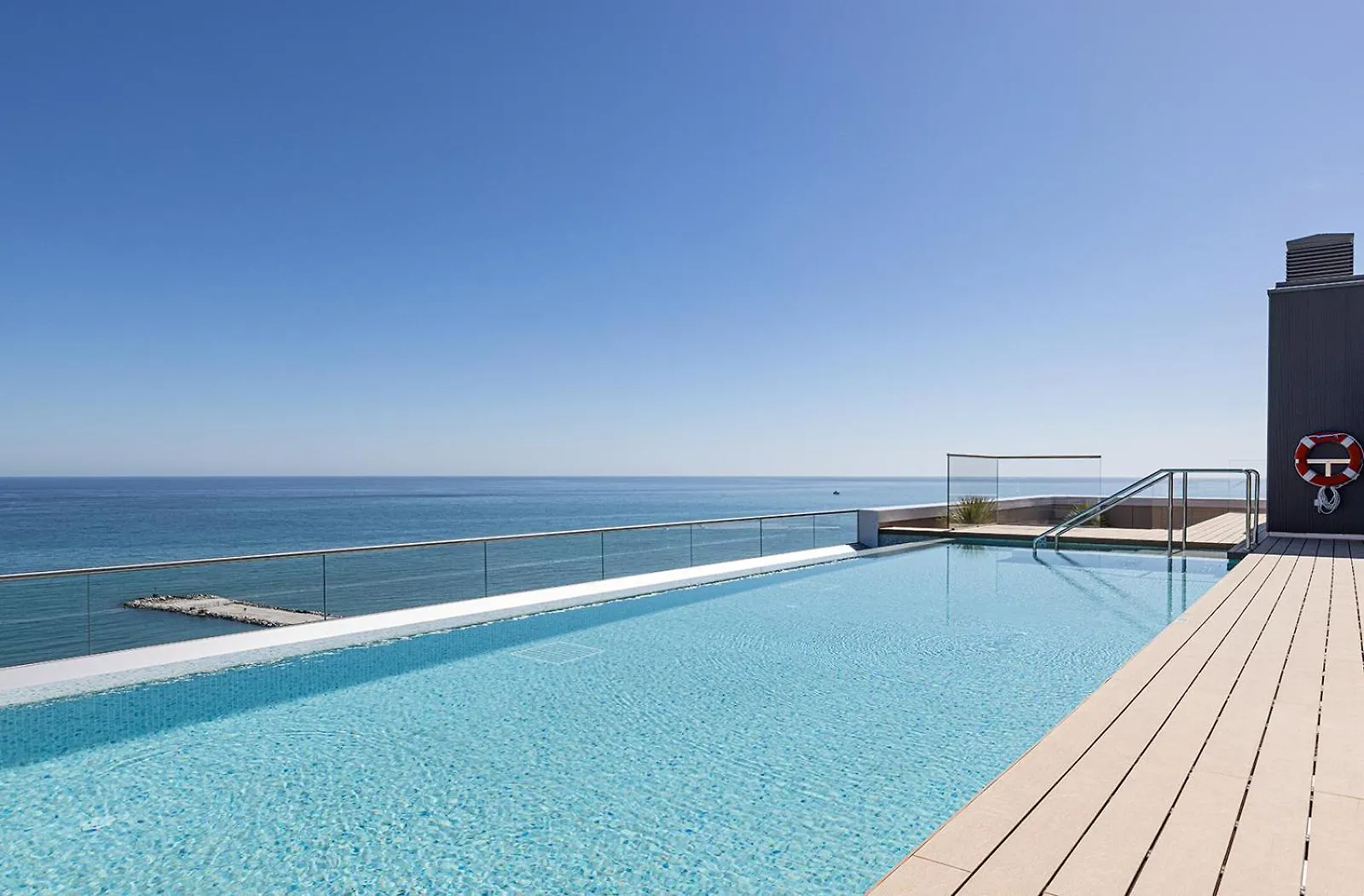 Luxury Beach Front 2 Bed Apartment In Malaga Towers Spain