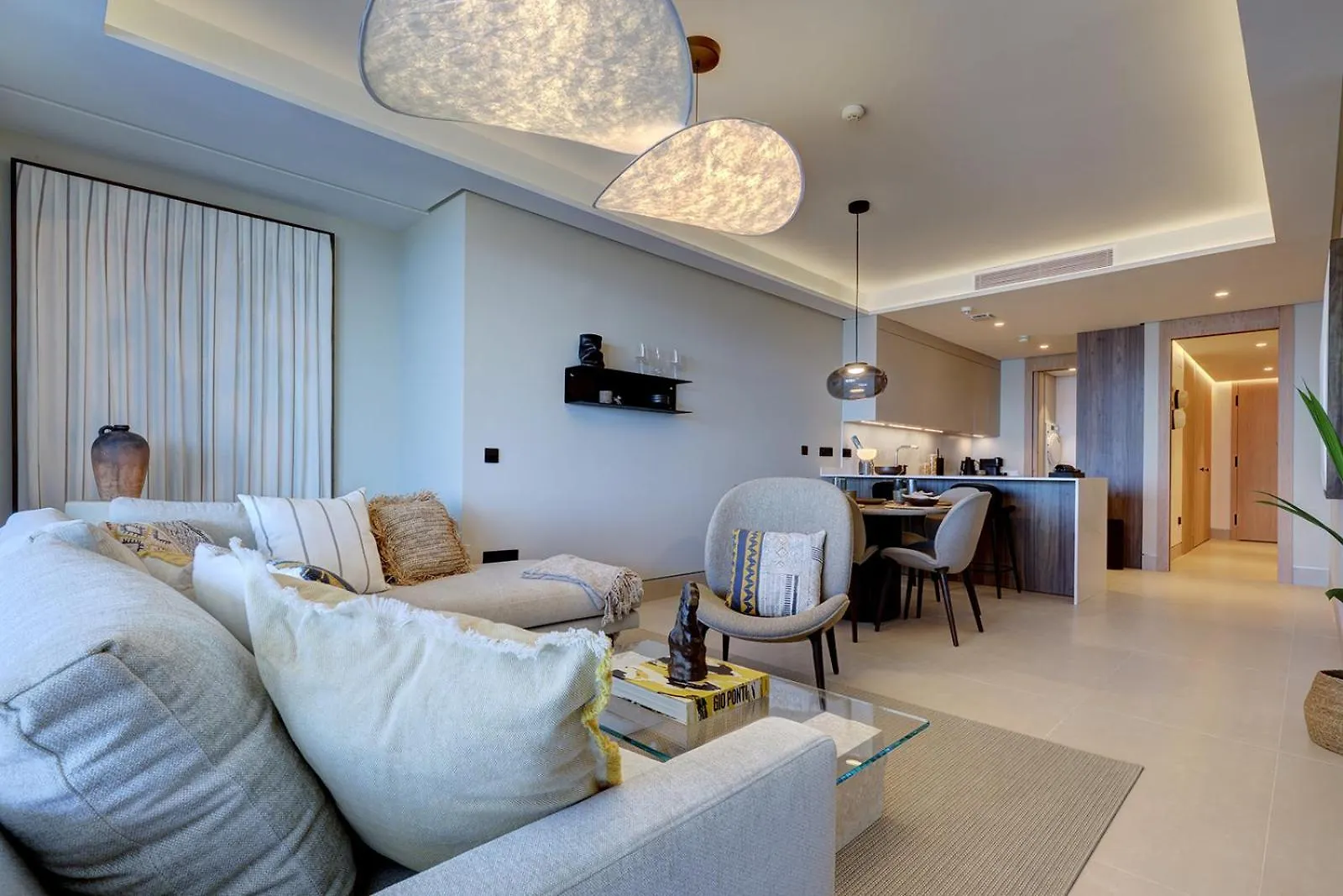 Luxury Beach Front 2 Bed Apartment In Malaga Towers
