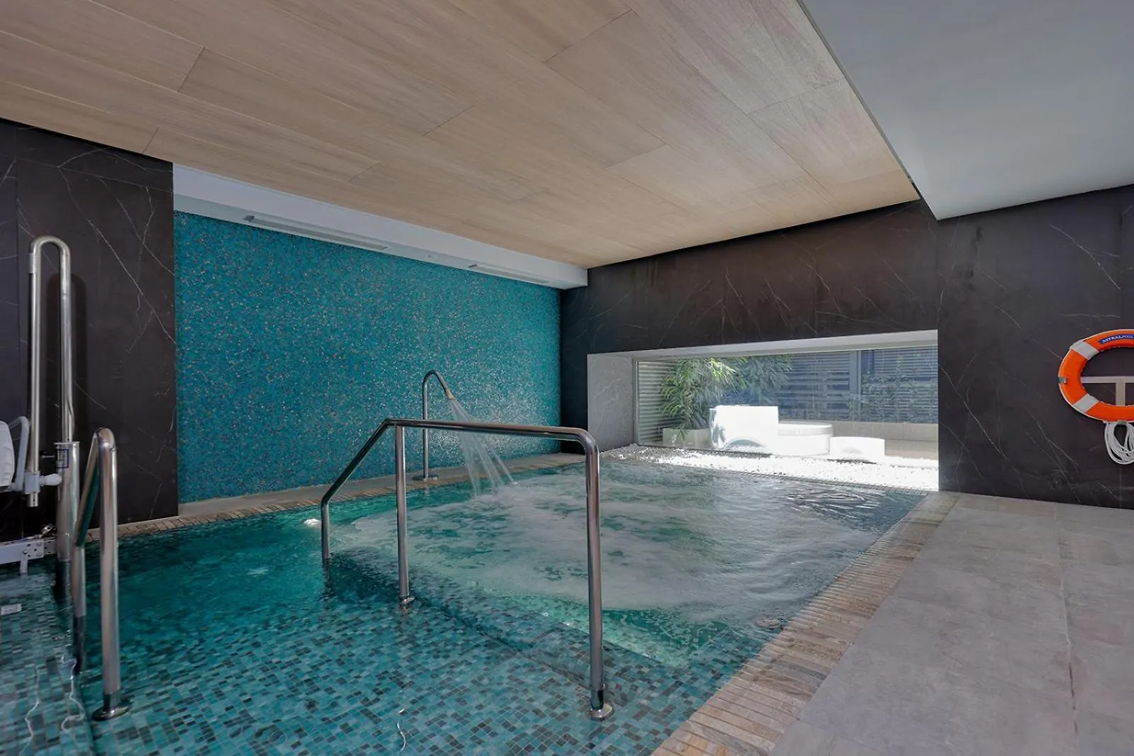 Luxury Beach Front 2 Bed Apartment In Malaga Towers 스페인