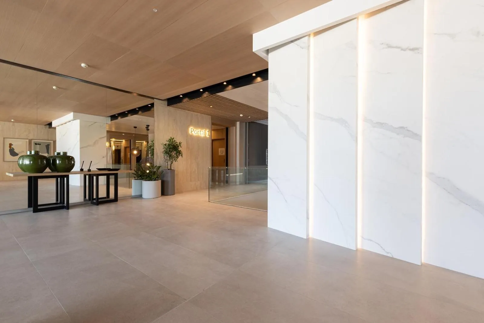 Luxury Beach Front 2 Bed Apartment In Malaga Towers